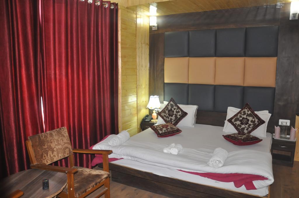 Hotel Azad Durgjan Екстериор снимка