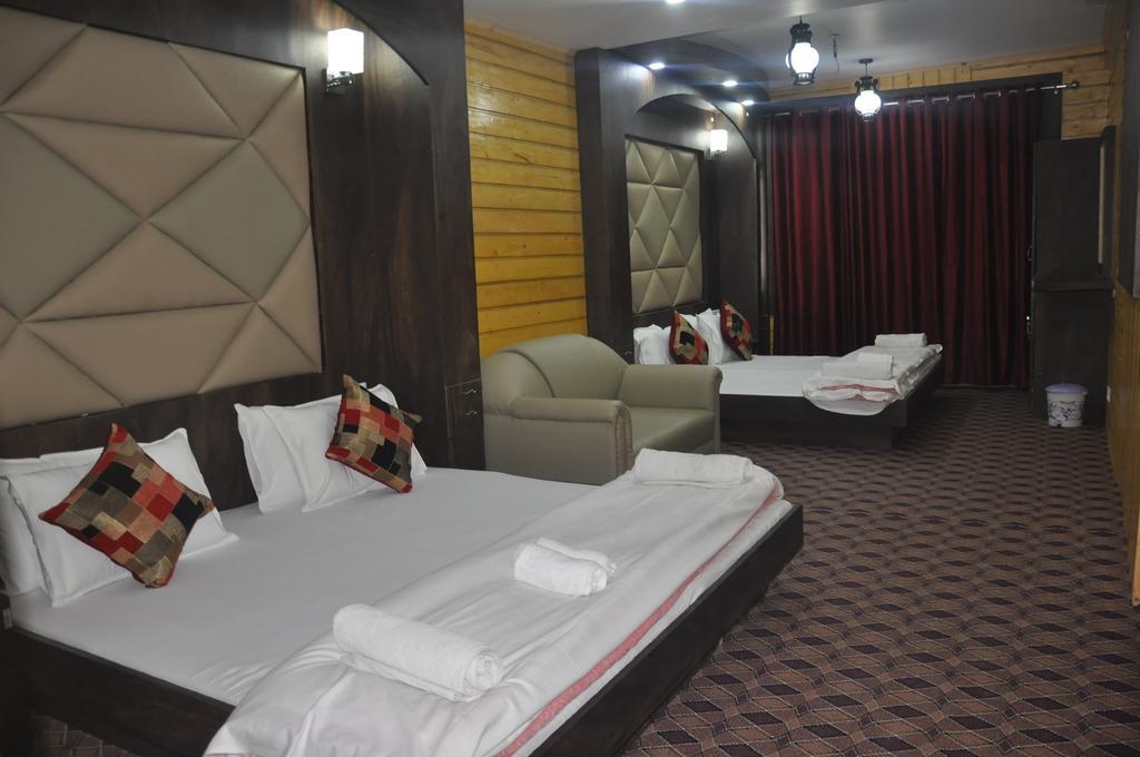 Hotel Azad Durgjan Екстериор снимка