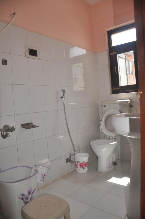 Hotel Azad Durgjan Стая снимка