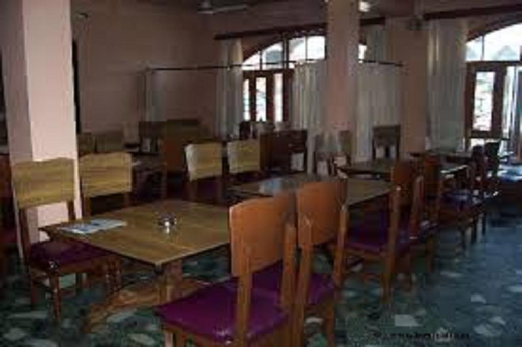Hotel Azad Durgjan Екстериор снимка
